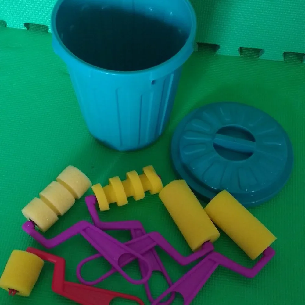 Desk Organizer Trash Can x 2 plastic Green/Blue with Foam paint roller x 10